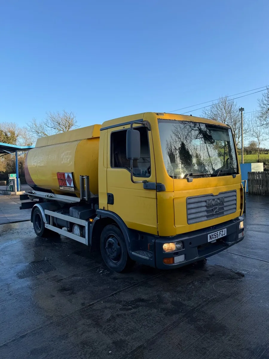 Man oil tanker - Image 1