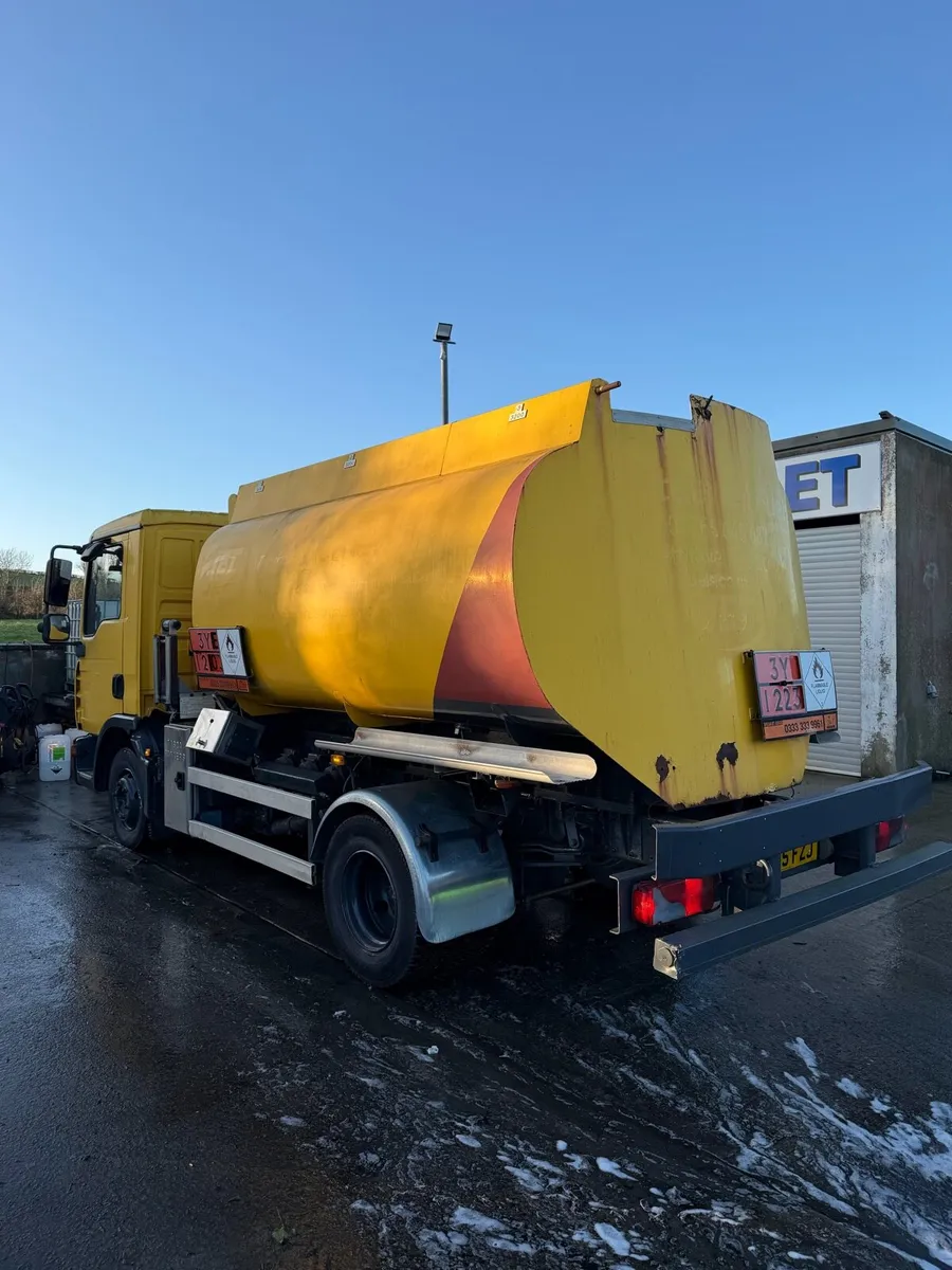 Man oil tanker - Image 4