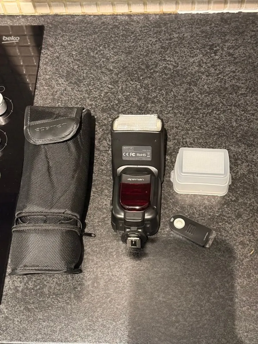 Apeman SL350 Camera Flash - Nikon / Canon Compatible