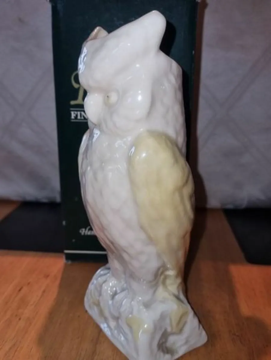 Belleek owl-shaped vase - Image 3