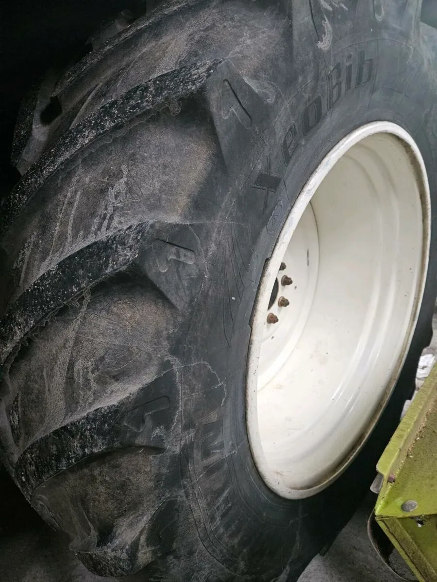 New Holland solid rims & tyres - Image 1