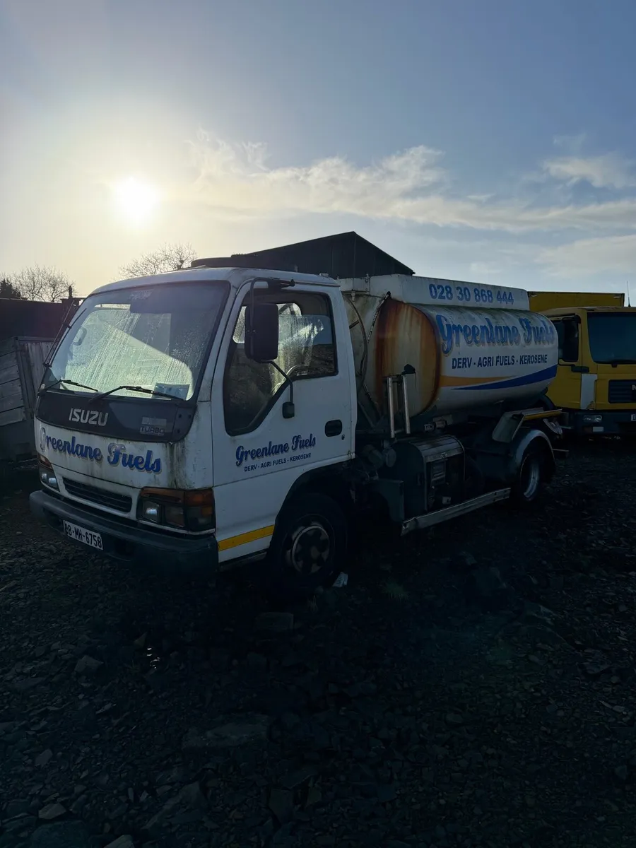 Isuzu oil tanker - Image 2