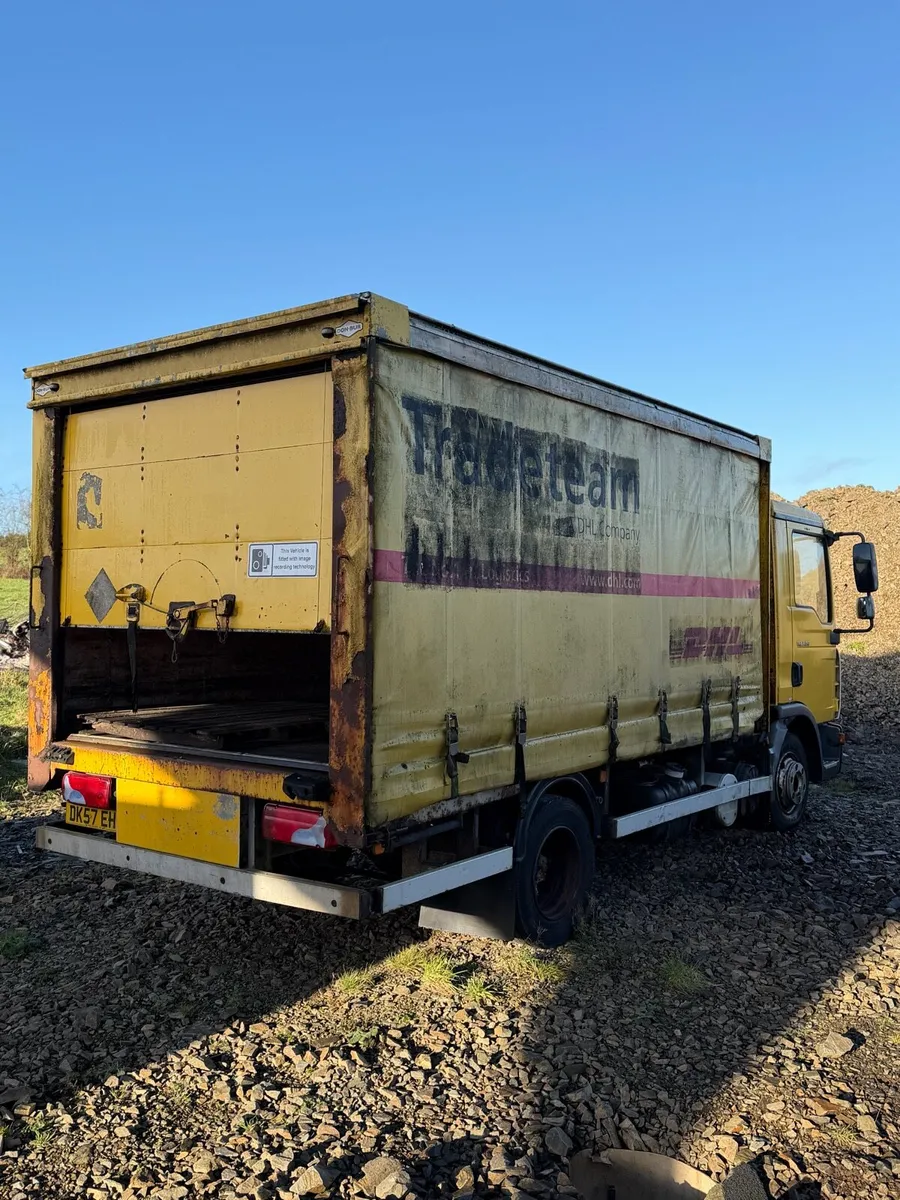 Man Curtainsider - Image 4