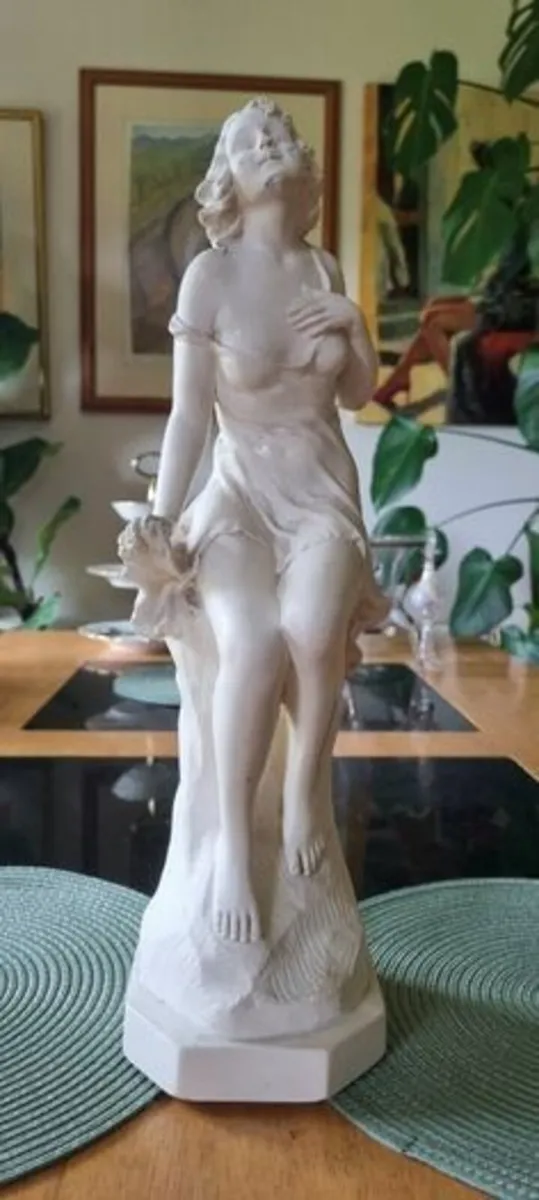 Vintage alabaster Art deco woman statue - Image 1