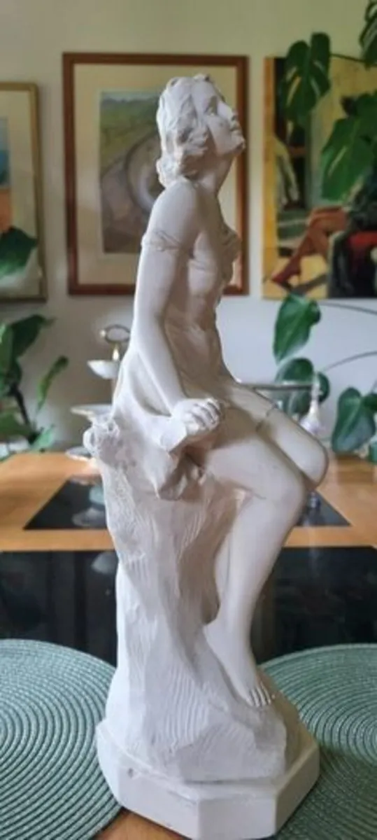 Vintage alabaster Art deco woman statue - Image 2