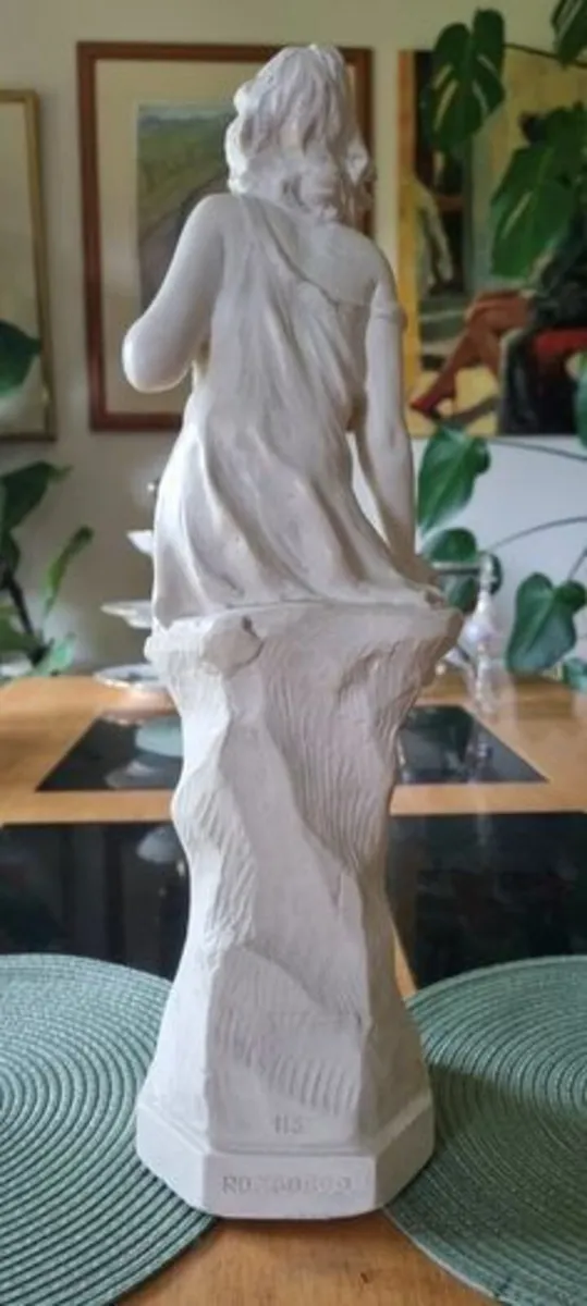 Vintage alabaster Art deco woman statue - Image 4