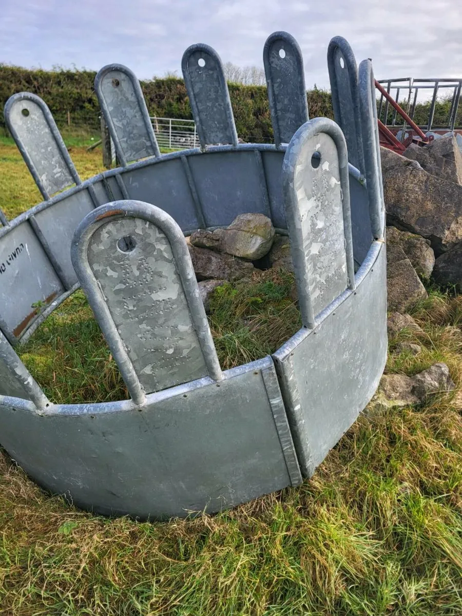 Galvanised tombstone ring feeder - Image 3