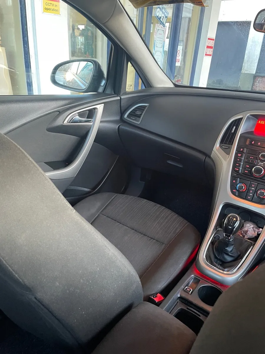 Vauxhall Astra 2011 - Image 3