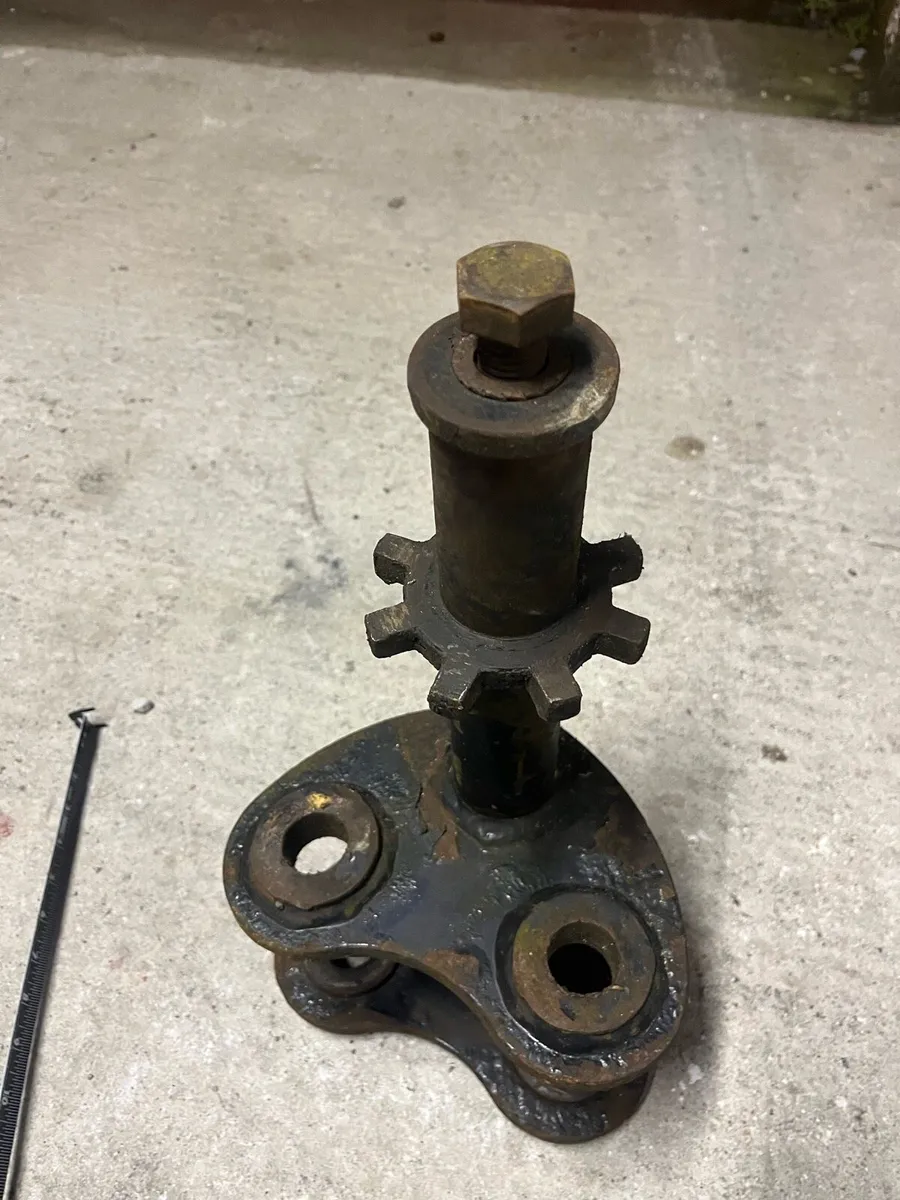 Digger headstock - Image 1