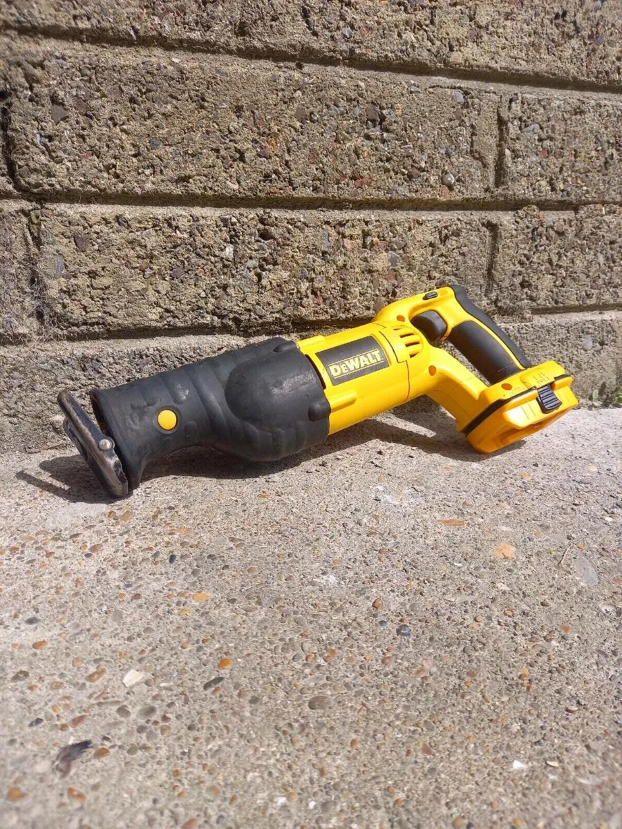 DeWalt Cordless Sabre Saw - Image 2