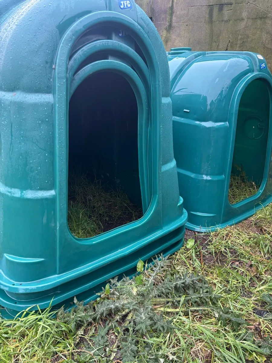 Calf hutch’s - Image 1