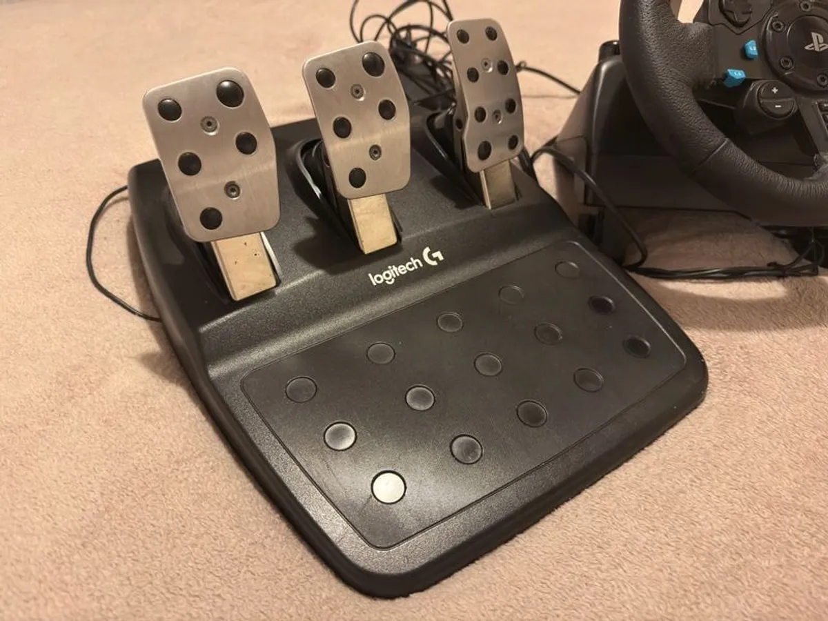 Logitech G29 Racing Wheel + Pedals + Shifter - Image 4