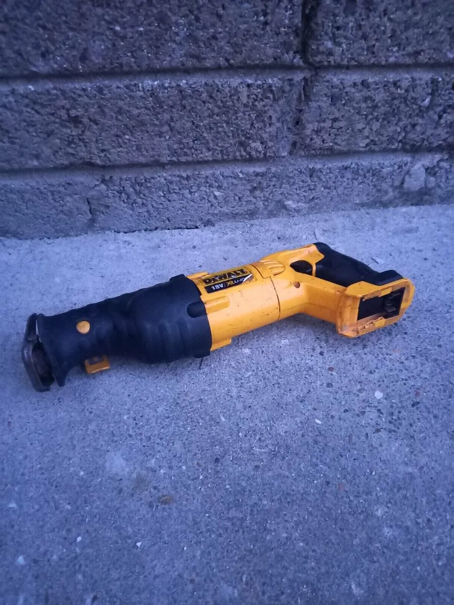DeWalt Cordless Sabre Saw - Image 2
