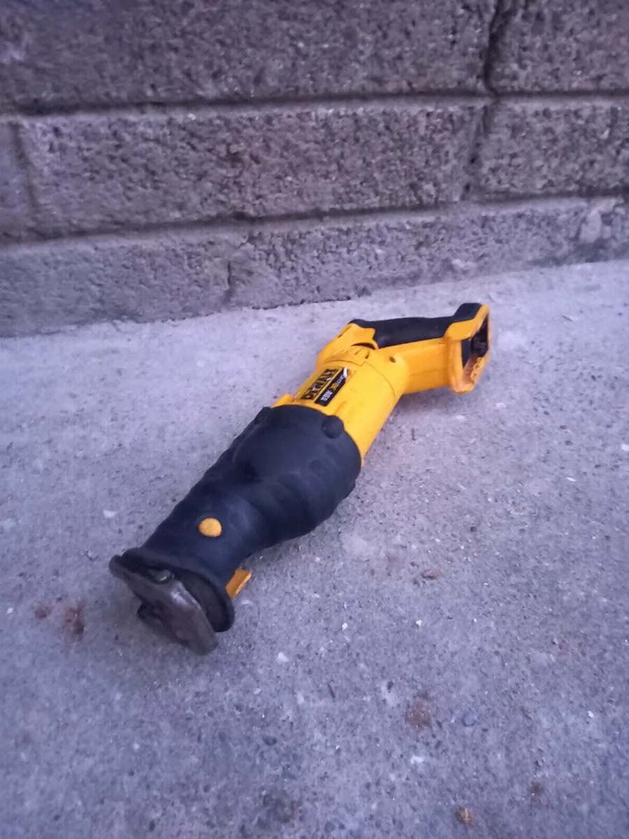 DeWalt Cordless Sabre Saw - Image 3