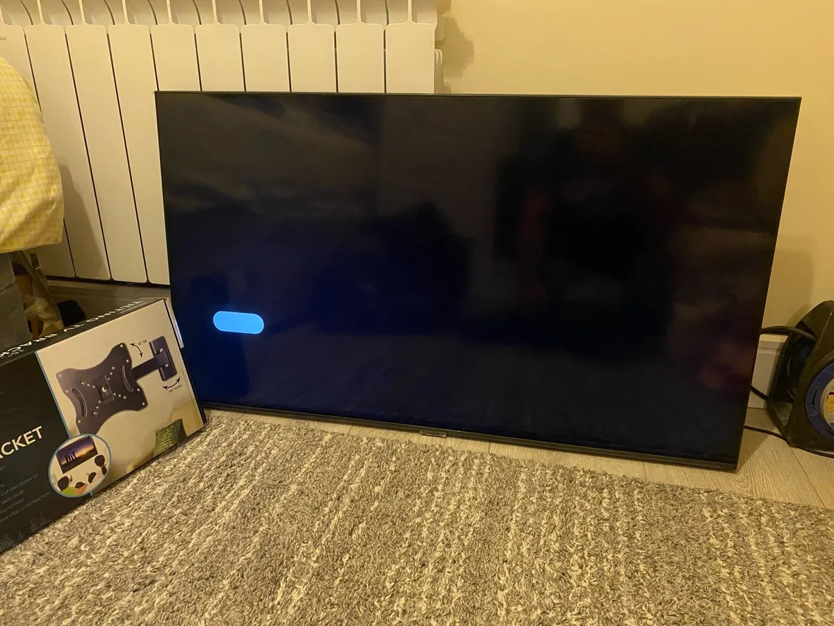 Samsung smart Tv 4K 43 inch, It comes with - Image 2