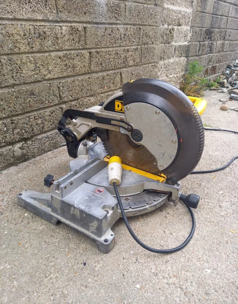 DeWalt 12 Inch Chopsaw - Image 3