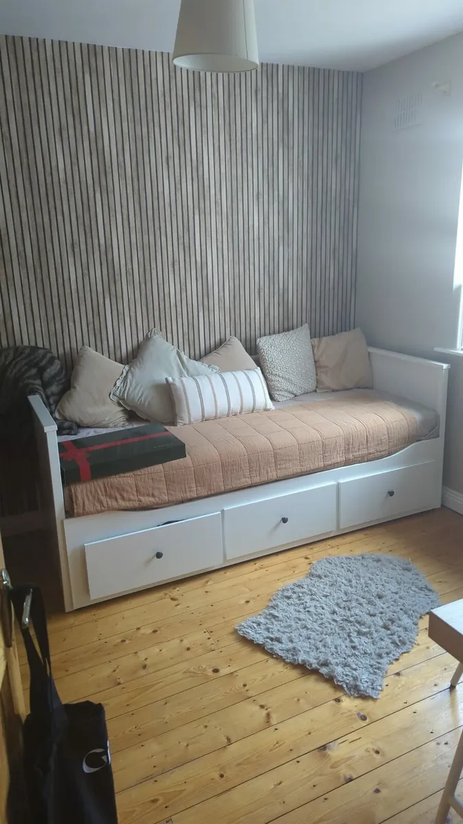 HEMNES
Day-bed with 3 drawers/2 mattresses - Image 1