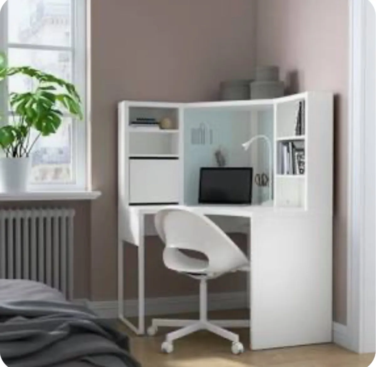 White corner desk / workstation