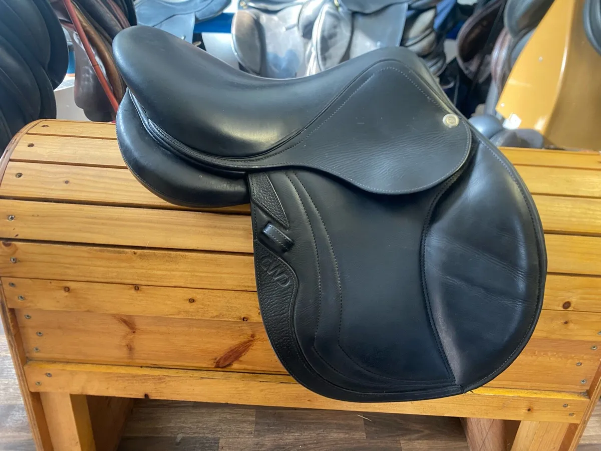 15.5 CWD black Leather pony jump saddle - Image 2