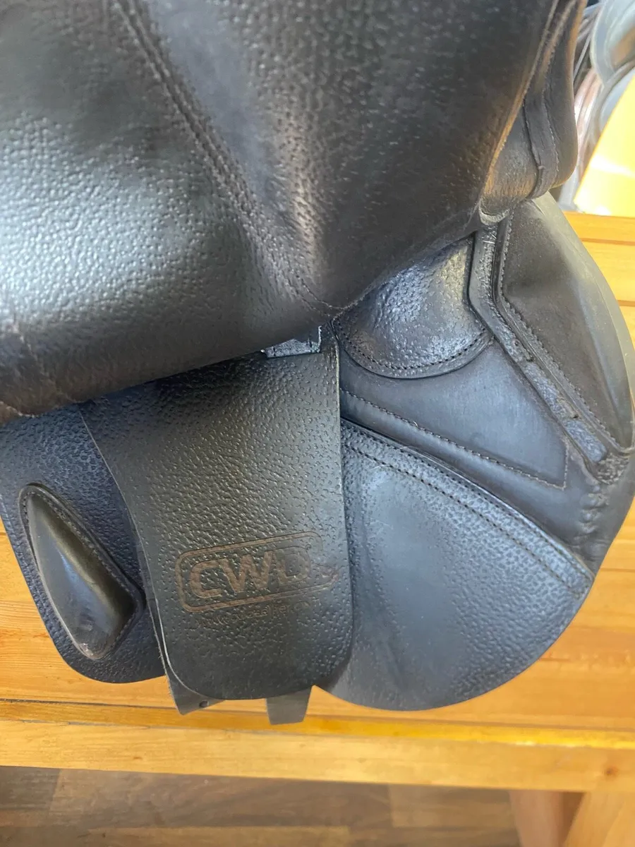 15.5 CWD black Leather pony jump saddle - Image 3