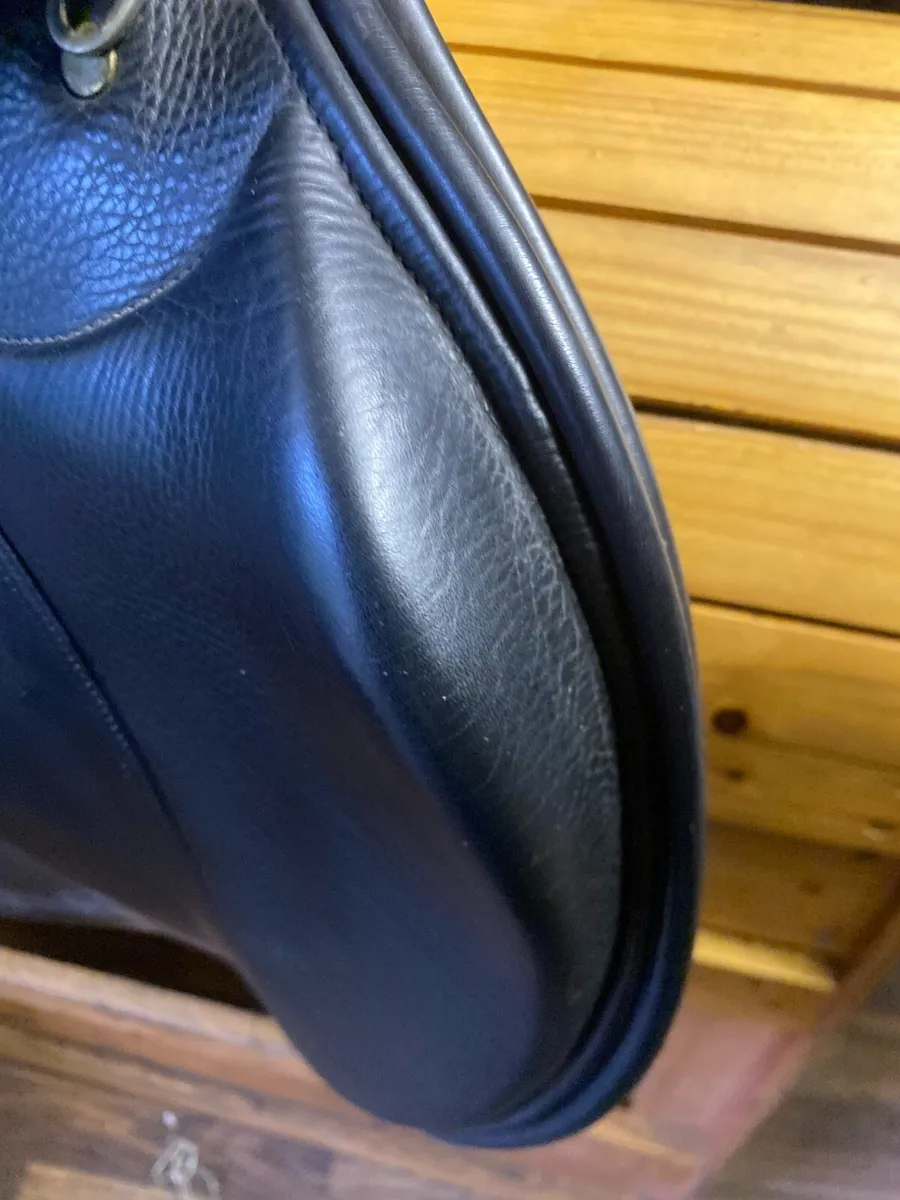 17.5 Quatro black leather jump saddle - Image 2