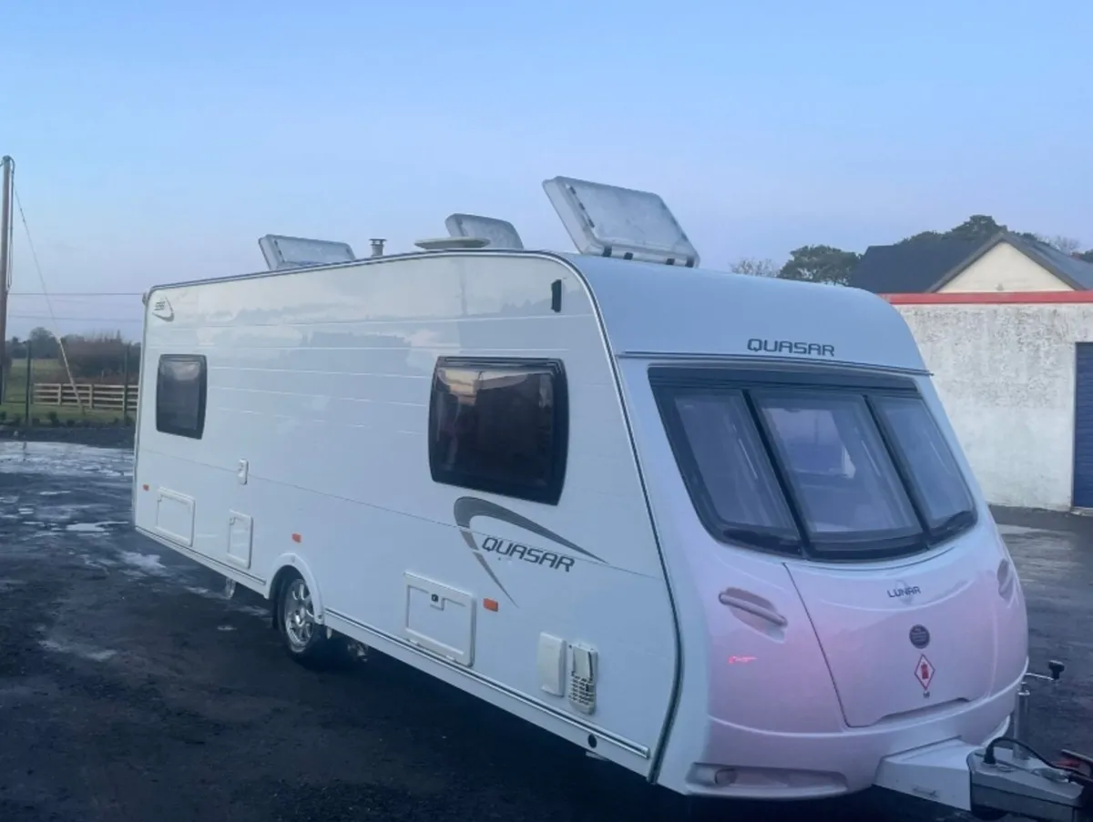2013 Lunar 6/7 berth & remote mover & Awning - Image 2