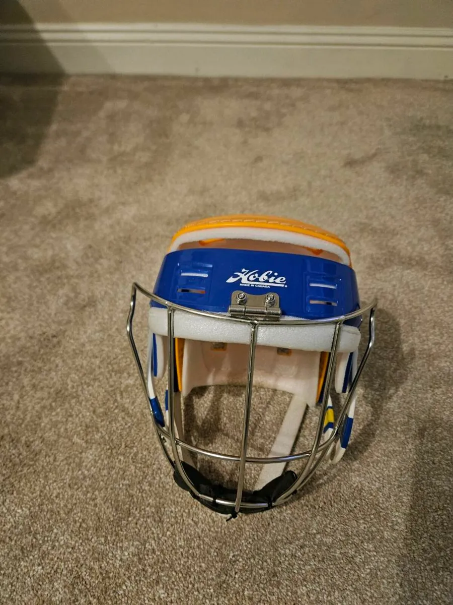 Hurling helmet - Image 4