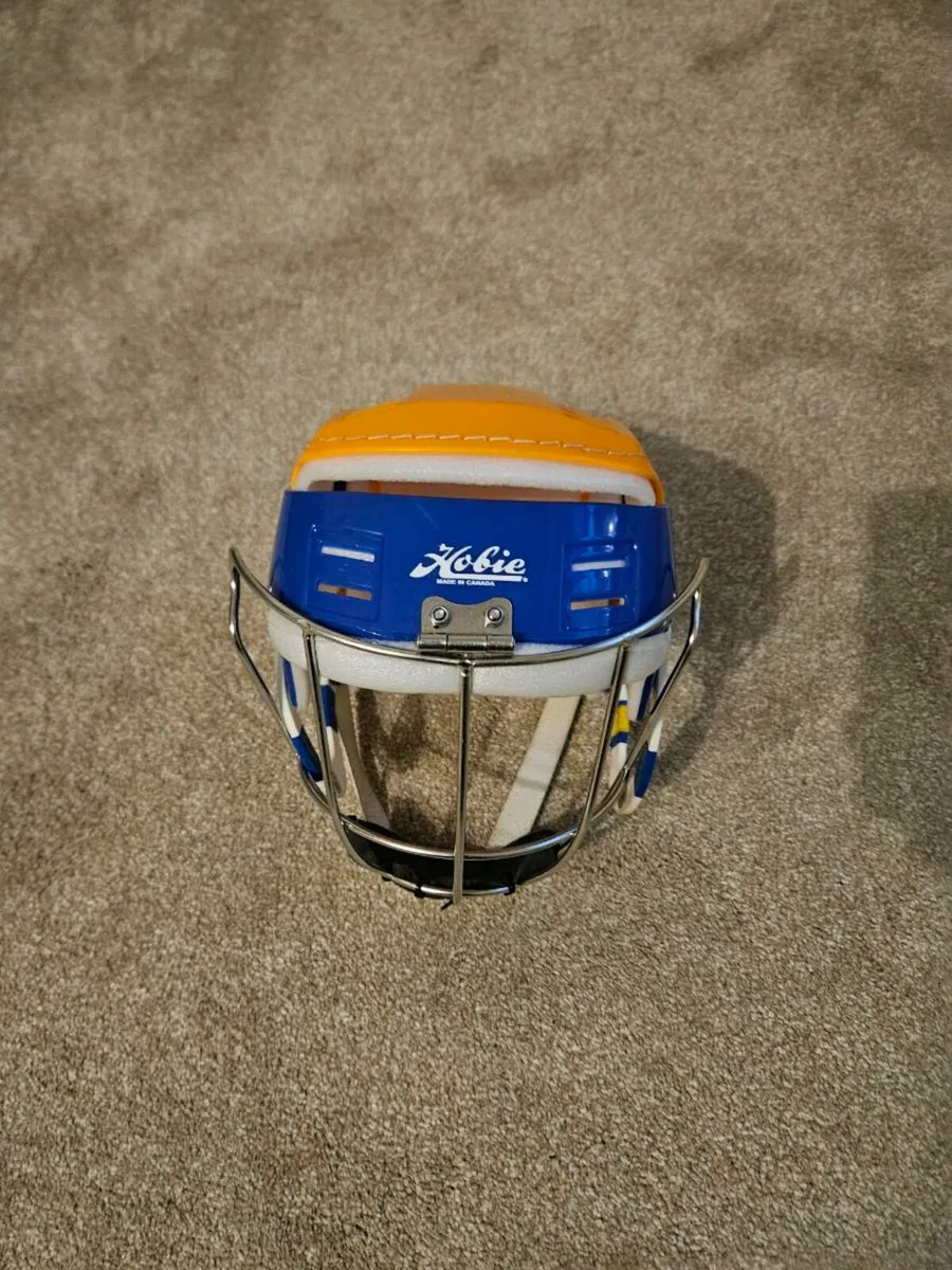 Hurling helmet - Image 1