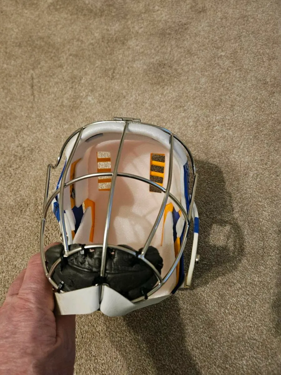 Hurling helmet - Image 3
