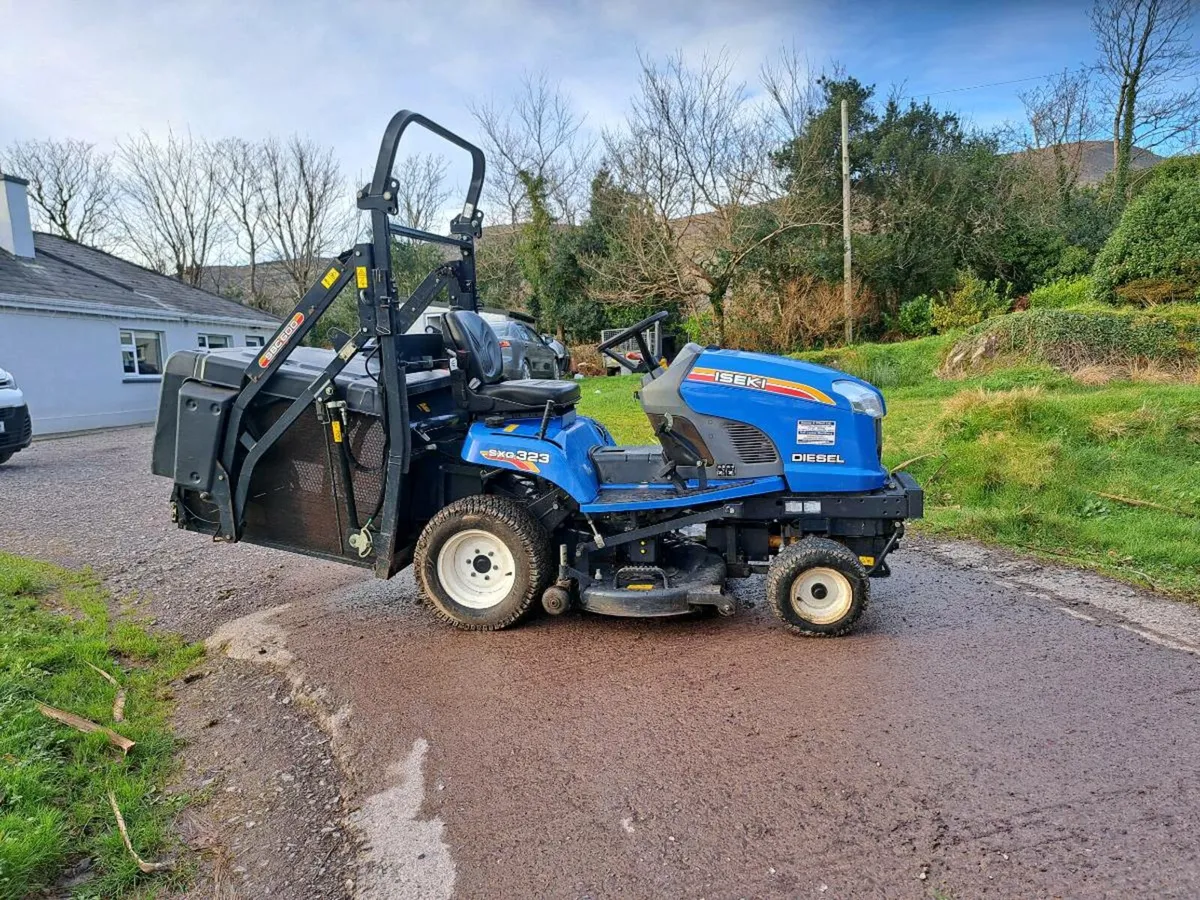 Iseki sxg323 hi tip lawnmower - Image 1