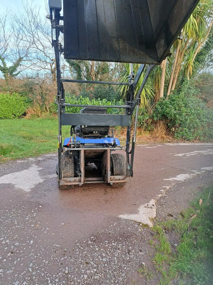 Iseki sxg323 hi tip lawnmower - Image 3