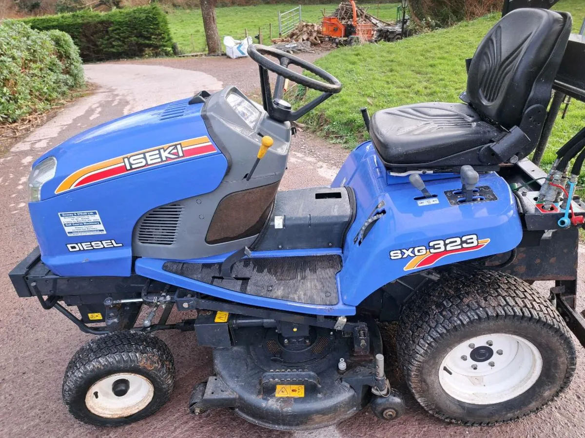 Iseki sxg323 hi tip lawnmower - Image 4