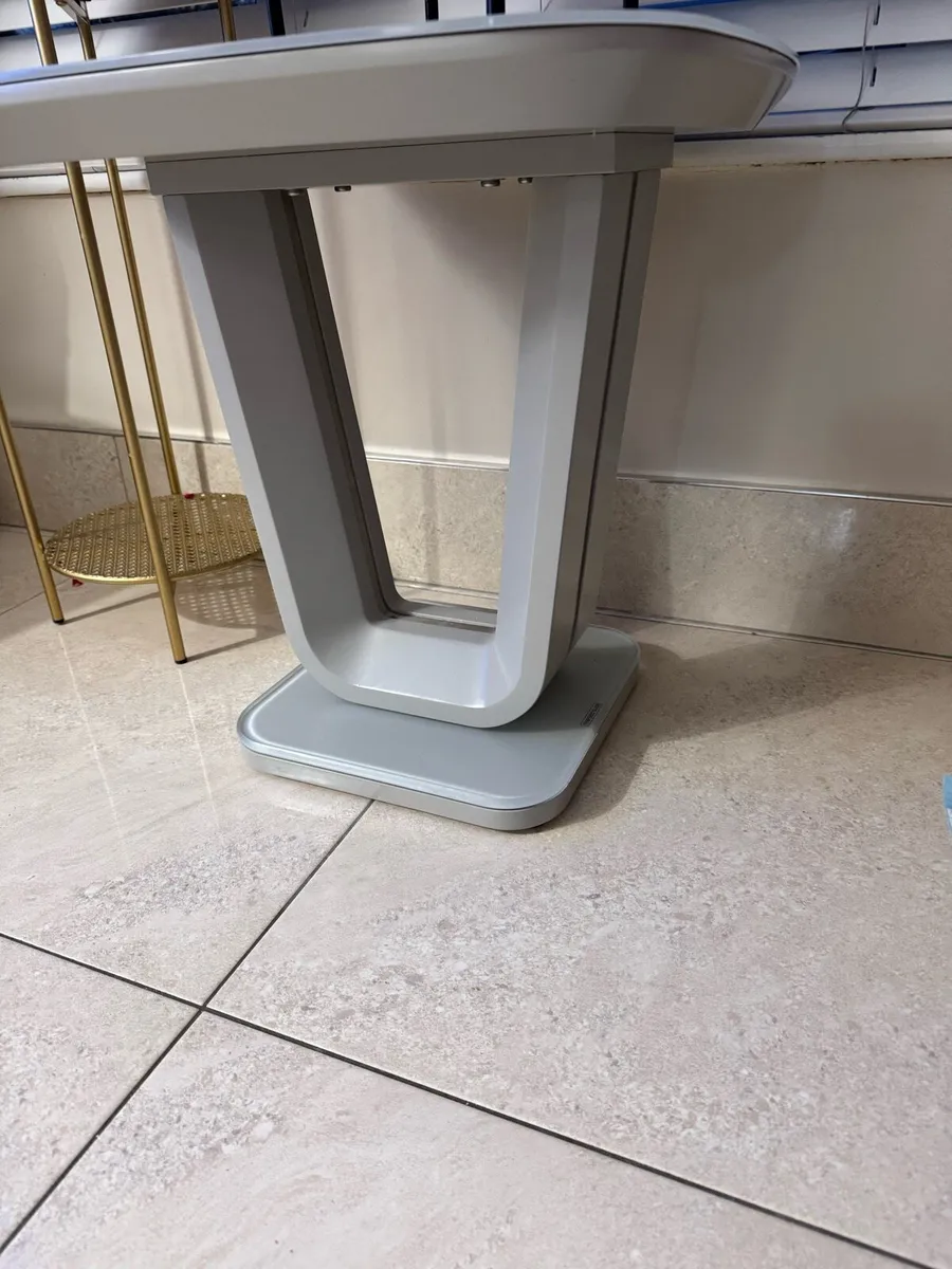 Beautiful Side table - Image 4