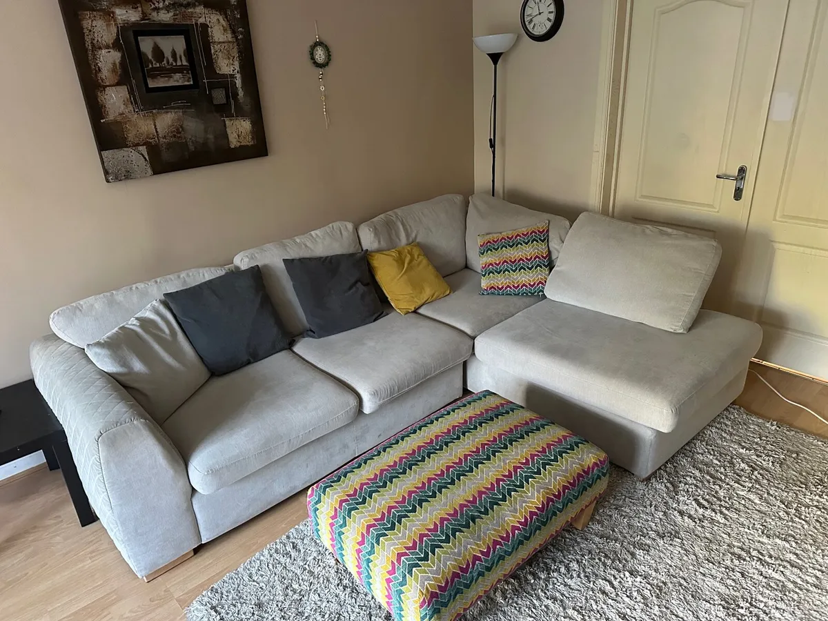 Modern Living Room Furniture Set - Great Condition - Image 2