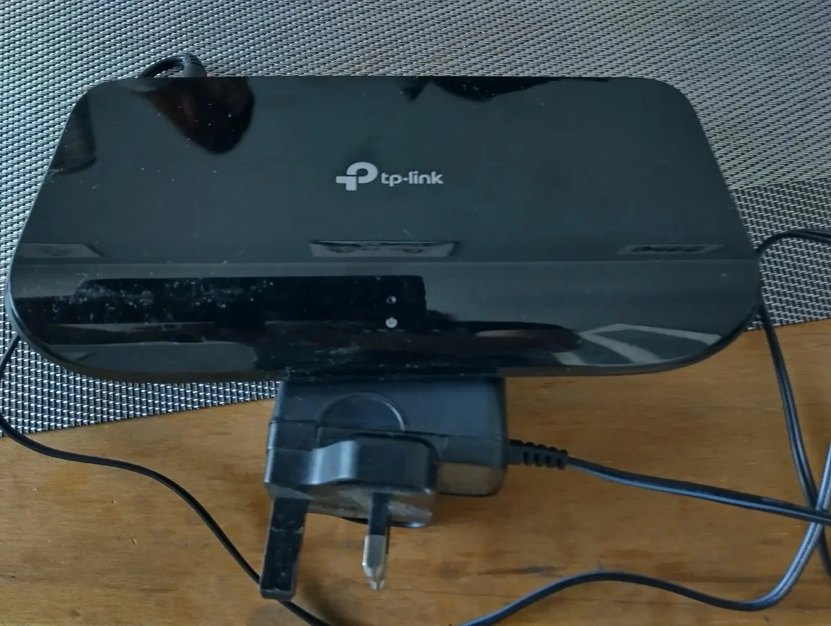 2 x TP-Link Desktop Switches - Image 1