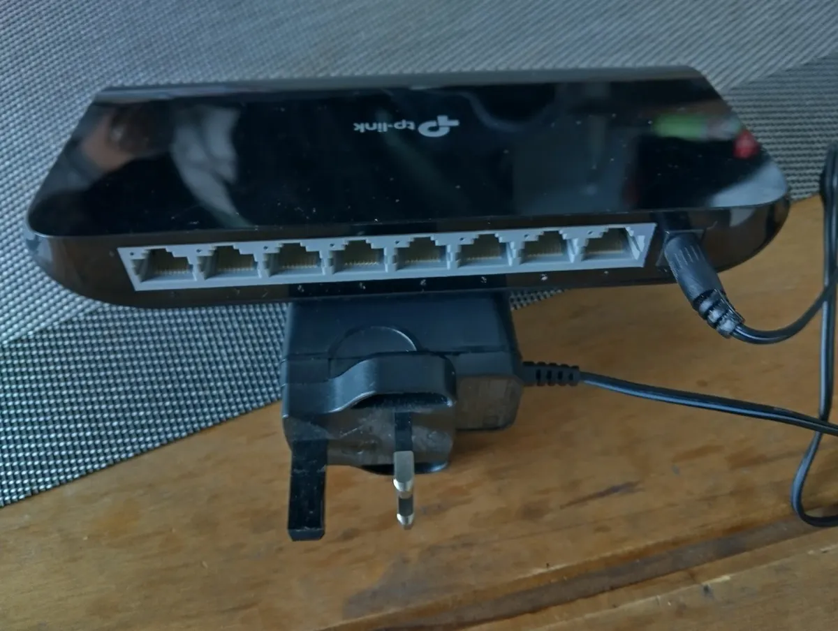 2 x TP-Link Desktop Switches - Image 3