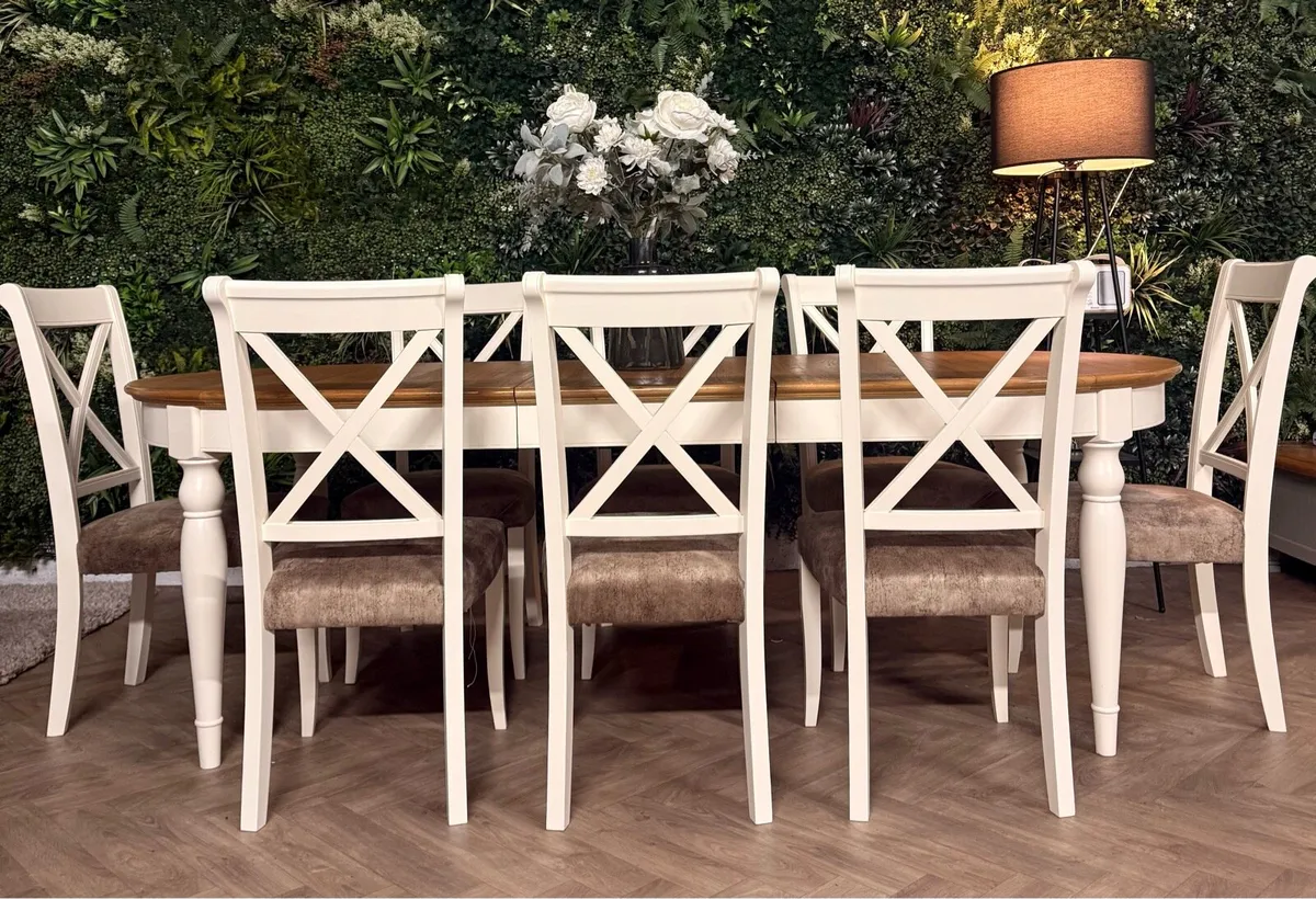 Large extending oak kitchen table & 8 chairs - Image 3