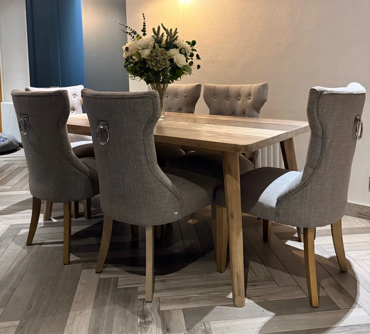 Stylish kitchen table & 6 chairs - Image 1