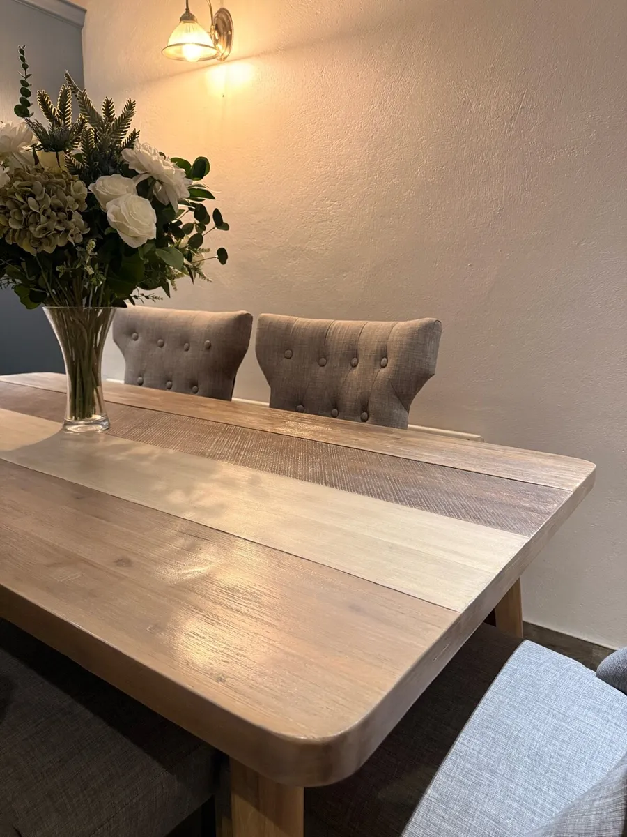 Stylish kitchen table & 6 chairs - Image 3