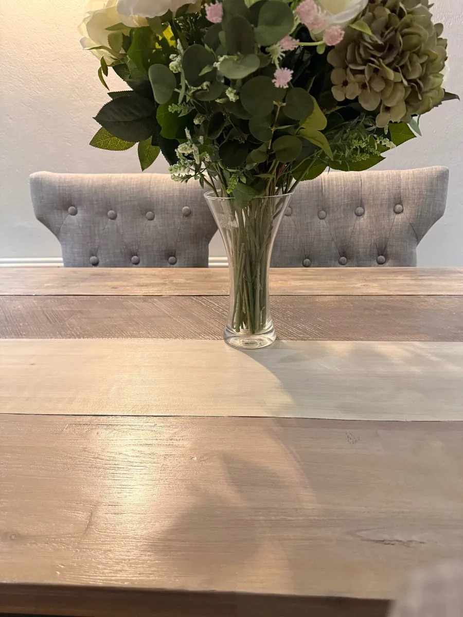 Stylish kitchen table & 6 chairs - Image 4