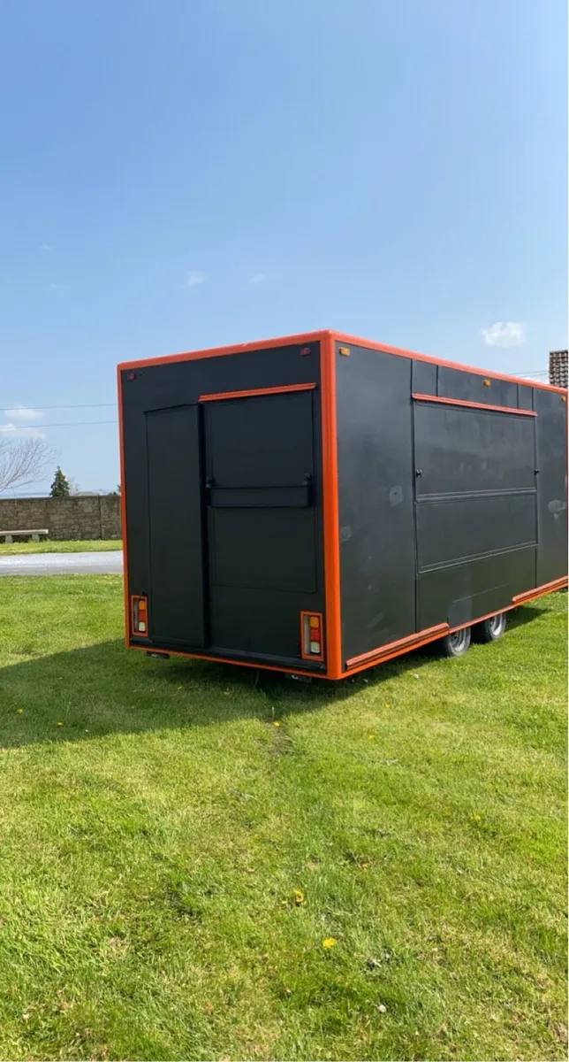 CARERING TRAILER - Image 1