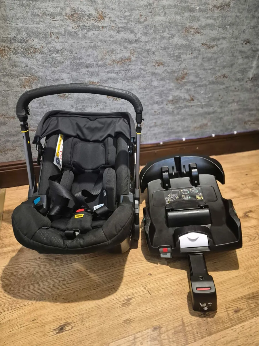 Doona stroller and isofix - Image 1