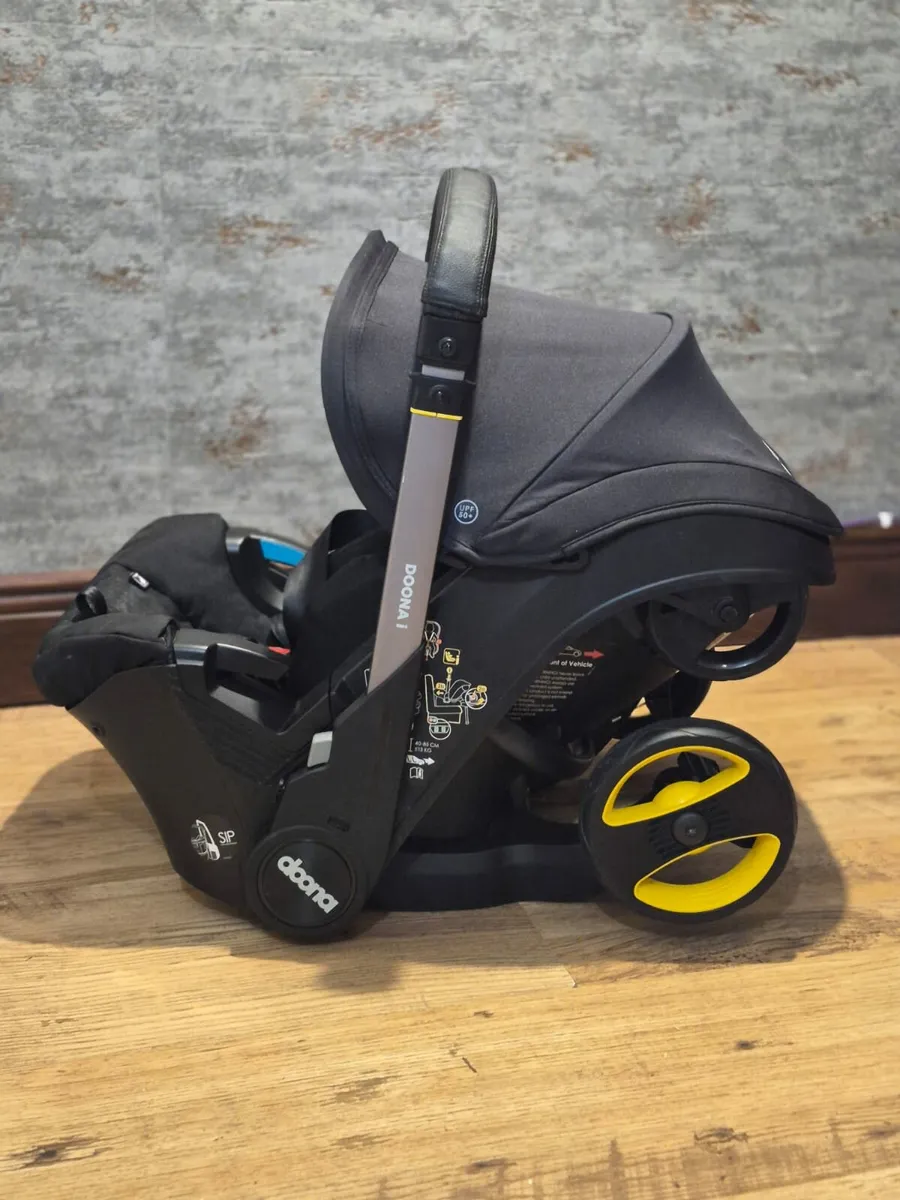 Doona stroller and isofix - Image 2