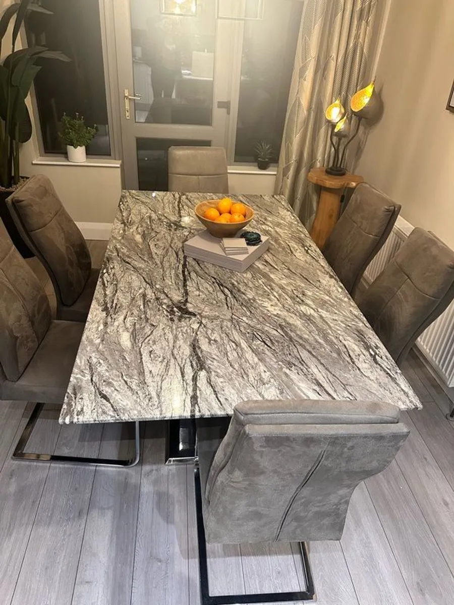 6 Dining tables - Image 1