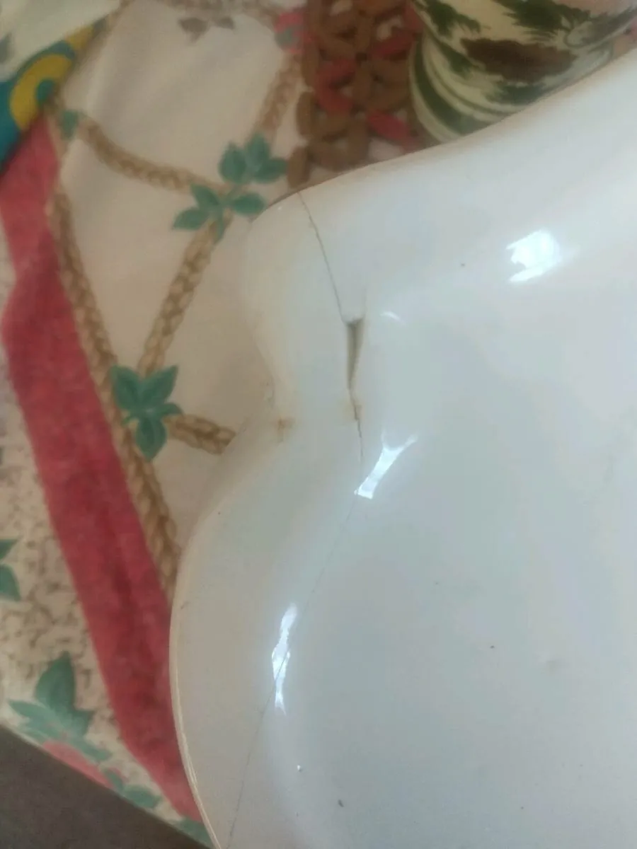 Old Windsor pottery plant holder - Image 3