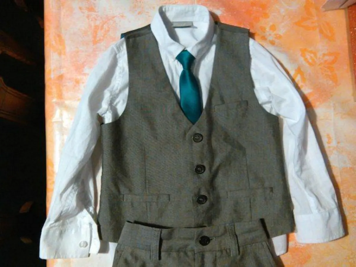 Next Signature boy communion suit size 4-5 years - Image 1