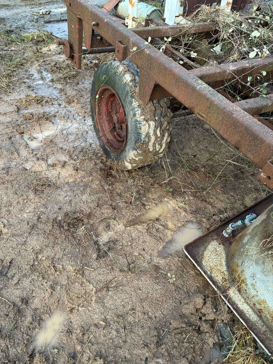 Trailer axels and wheels - Image 1