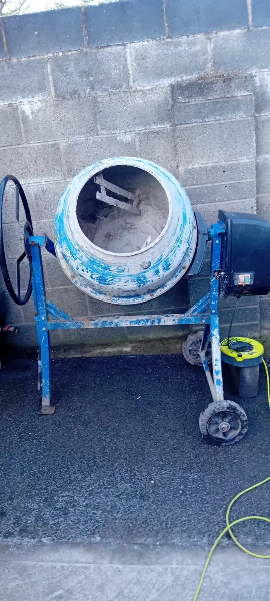 Cement mixer - Image 1