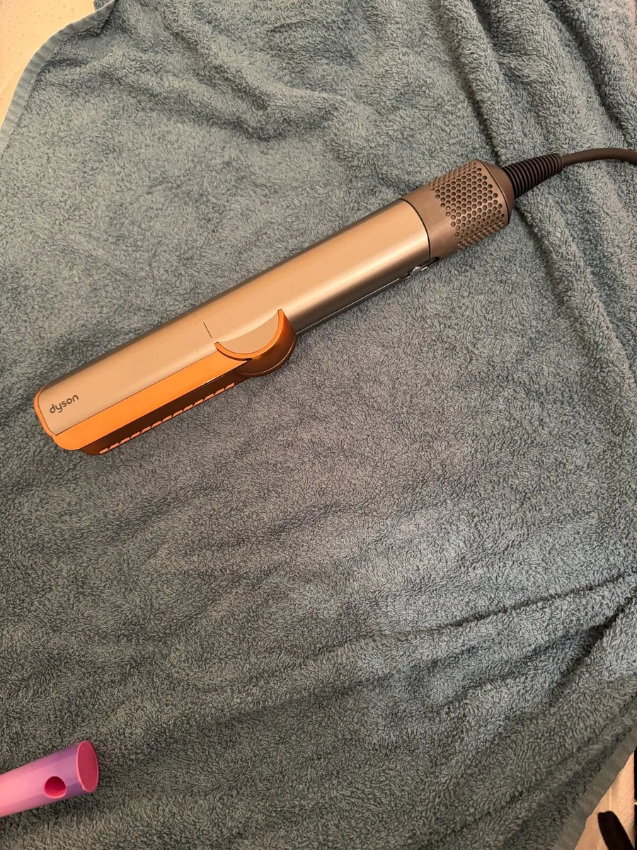 Dyson airstrait - Image 1