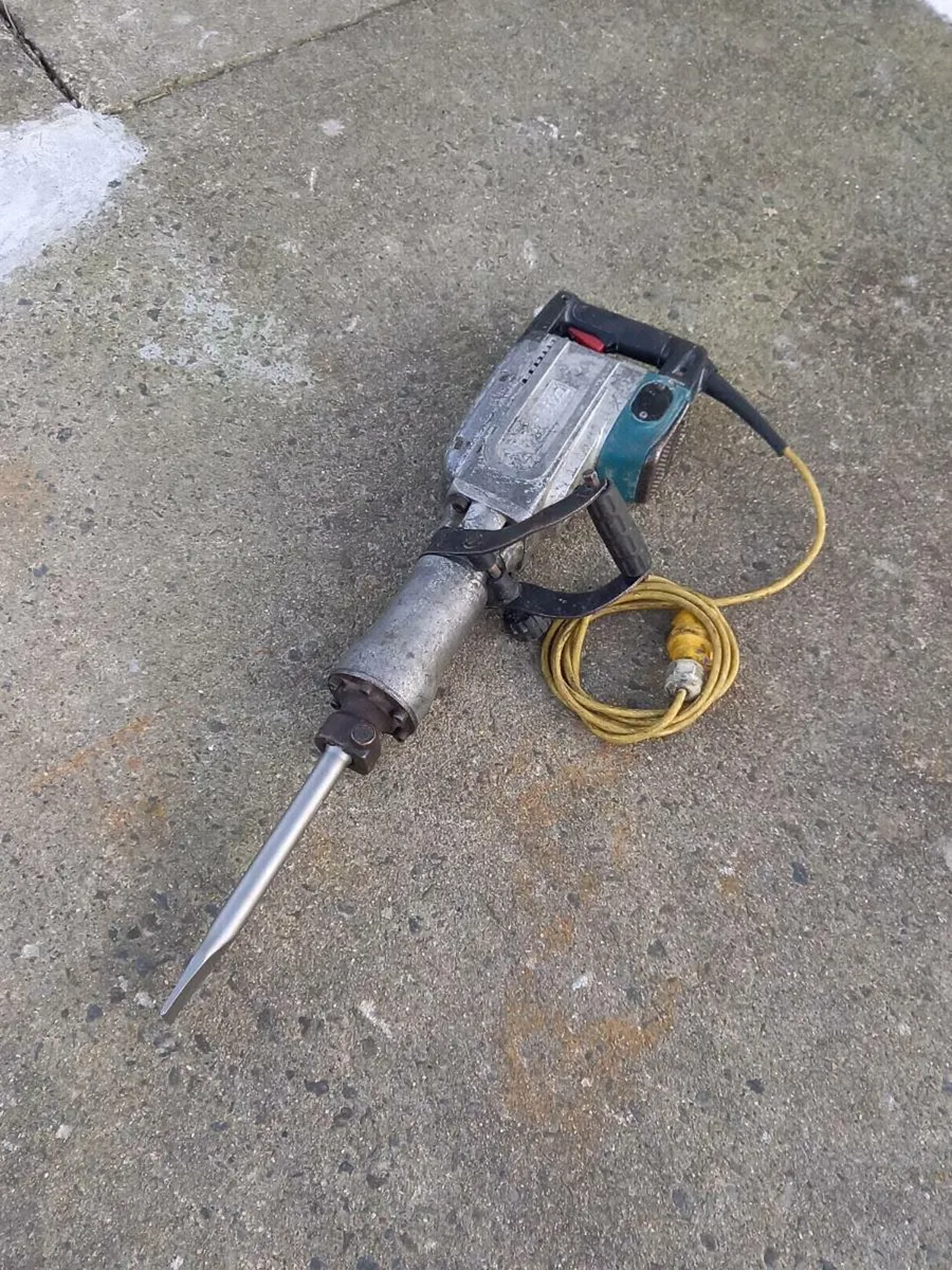 Makita Concrete Breaker - Image 3